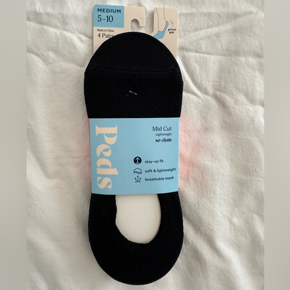 NWT black Peds set of 4 women’s ankle/no show socks size medium